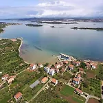In Pa Man Near Adriatic Beaches * Pašman
