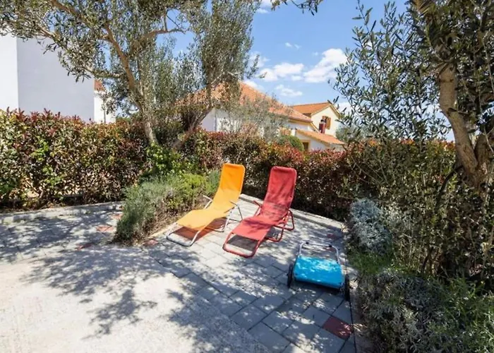 In Pa Man Near Adriatic Beaches Пашман