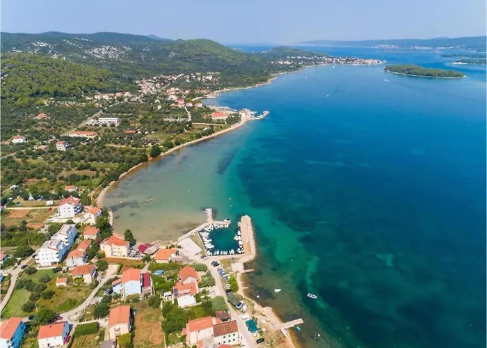 In Pa Man Near Adriatic Beaches Пашман
